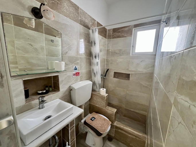 Bathroom 3, Studios Zafiri, South Aegean