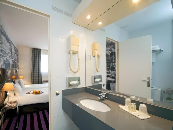 Bathroom 4, Mercure Paris Nanterre, Hauts-de-Seine