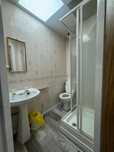 Bathroom 2, Tower Central hotel Albert Road, Blackpool