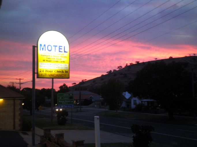 Others 5, Poet's Recall Motel, Gundagai