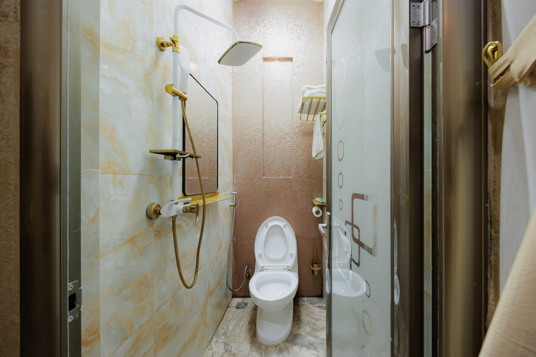 Bathroom 3, RedDoorz Plus Syariah @ Tiban Centre Batam, Batam