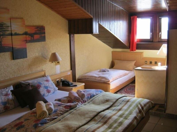 Bedroom 2, Landgasthof Schweizerhof, Traunstein