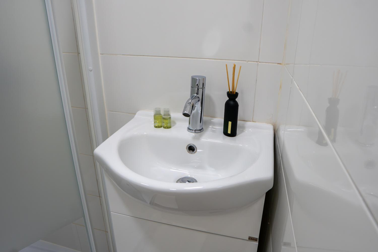 Bathroom 3, Matching Loures Guest House, Loures