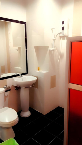 Bathroom 4, Waenpetch place Hotel, Warin Chamrap