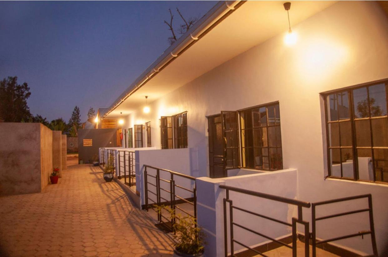 Others 4, Shavia Lodge, Meru