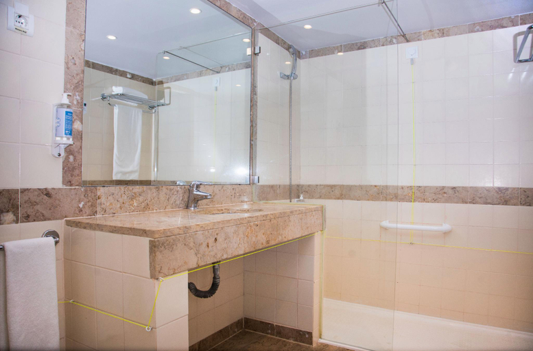 Bathroom 4, Hotel do Sado Business & Nature, Setúbal