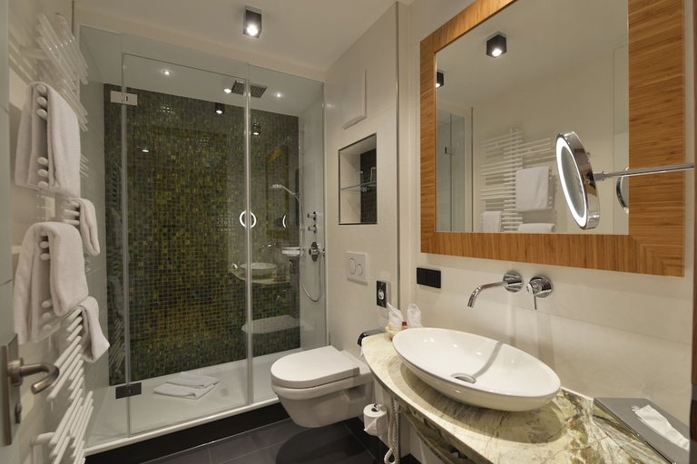 Bathroom 4, Torbrau, München