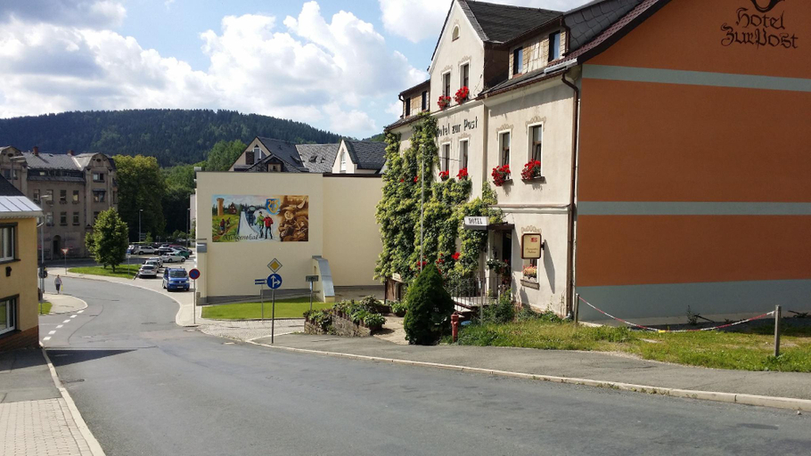 Exterior & Views