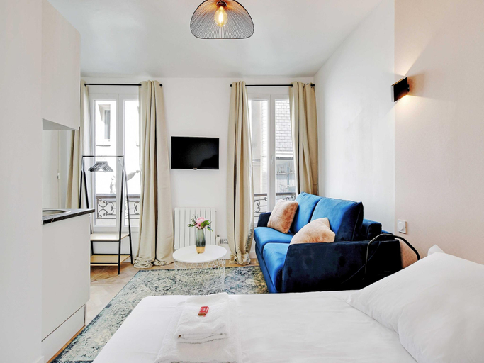 5, Super Studio - Place de la Bastille, Paris