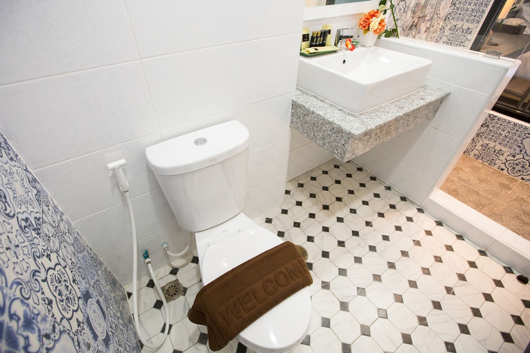 Bathroom 4, Villa Baron Hotel, Pak Kret