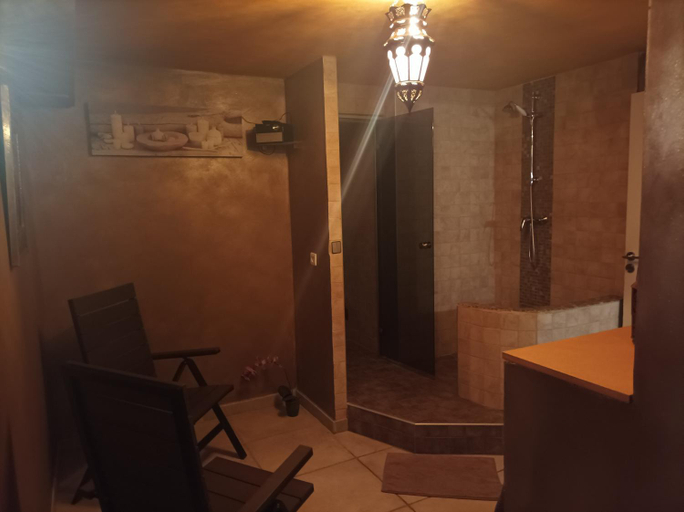 Others 4, Chambre d'hote avec Hammam et salle de jeux, Loire