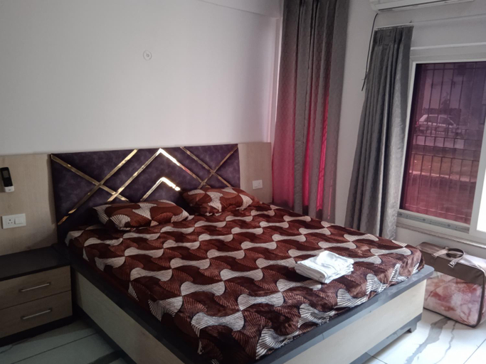 Others 3, Ishita villa, Lucknow