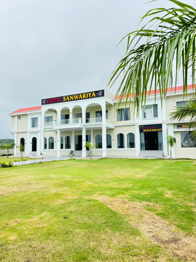 Garden, Hotel Sanwariya Family & Restaurant, Sehore
