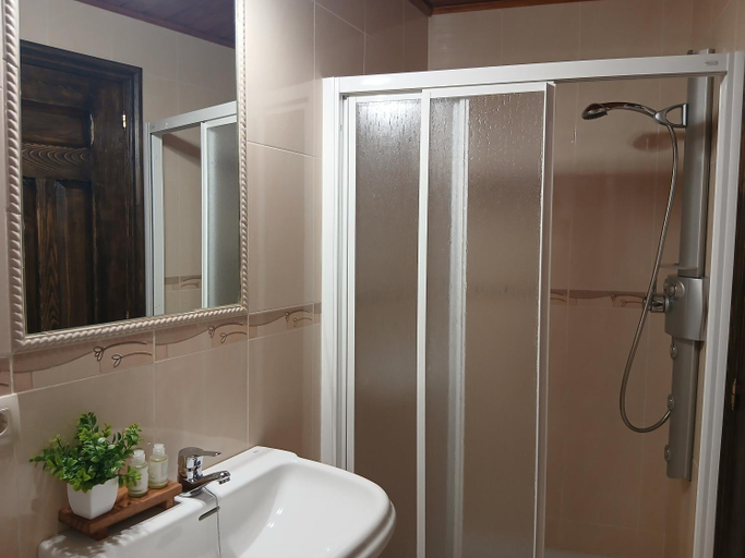 Bathroom 5, Hostal El Rincon del Trillo, Salamanca