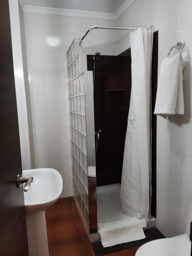 Bathroom 4, Hostal Andalucia, Cádiz