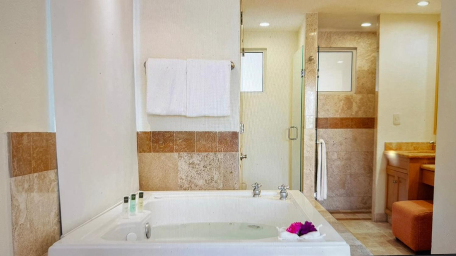 Bathroom, Villa del Arco, La Paz
