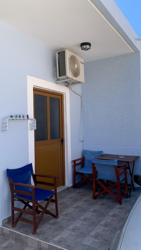 Others 3, Mandi's Apartment, Sarandës