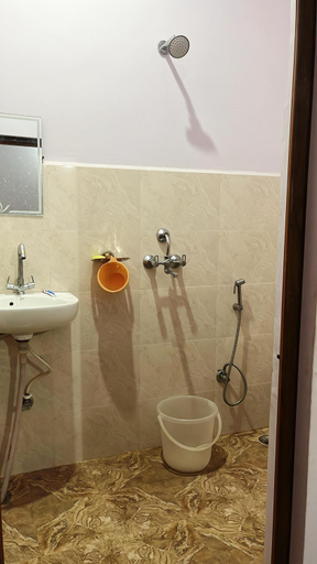 Bathroom 3, Chandrashram Paying Guest House, Varanasi