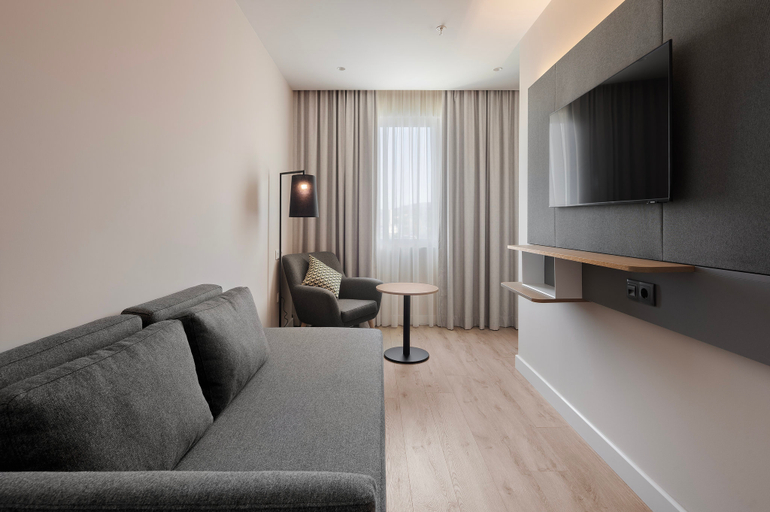 Holiday Inn Braga Room Type - 1 Bedroom Suite Pool View