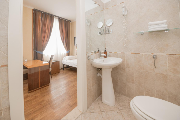 Bathroom 4, Green Hotel Poggio Regillo, Rome