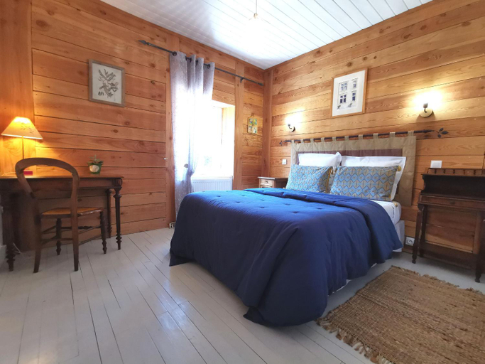 Bedroom 4, Maison de campagne paisible avec terrasse et animaux admis - FR-1-582-505, Haute-Loire