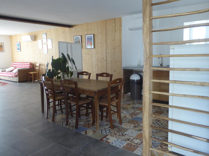 Others 2, Chateau d'Annezay, Charente-Maritime