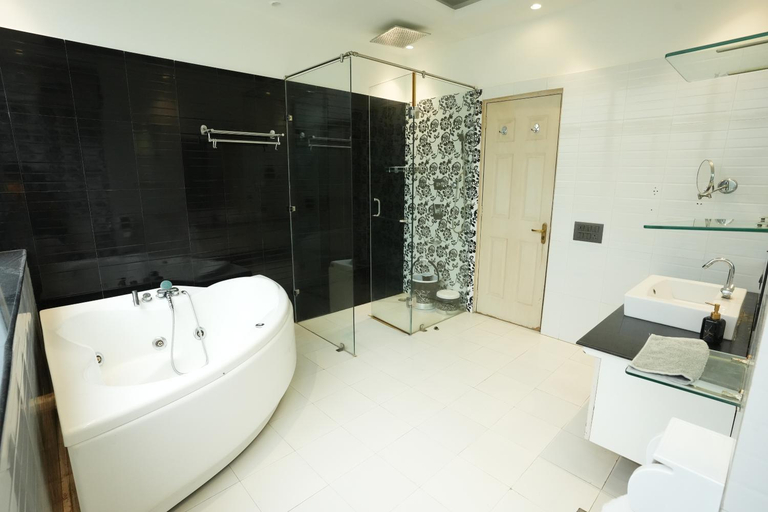 Bathroom 2, Downtown Cyber City, Gurgaon