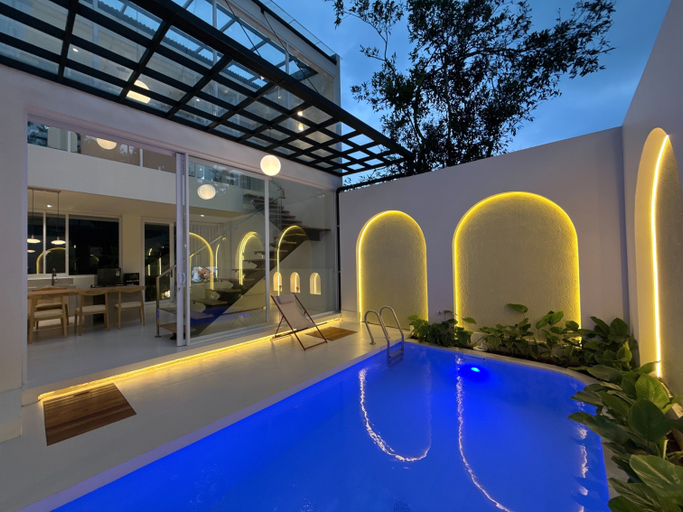 Swimming Pool 2, Villa Amethyst D-27 Lembang 2 BR With Private Pool & Karaoke Set, Bandung