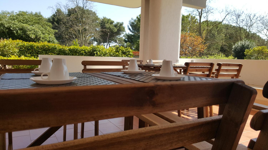 Others 5, Phalanthos B&B, Taranto