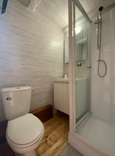 Bathroom 4, l'OUSTALIERE, Lozère