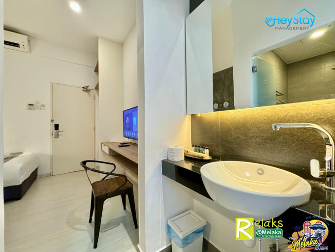 Bathroom 3, ModernCave GuestHouse WalkingDistance5Mins Jonker, Malacca City