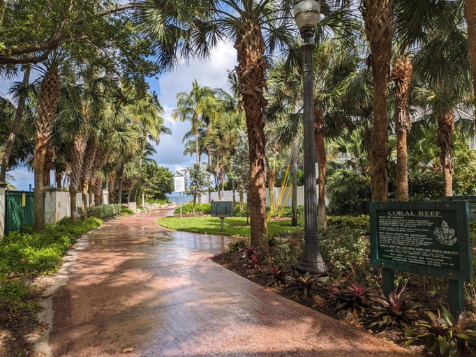 Others 2, Cozy Fun-Size Getaway + Pool&Spa 5 mins to Beach, Broward