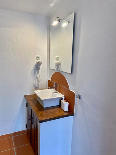 Bathroom 3, Montes de Charme (AL 6288), Avis