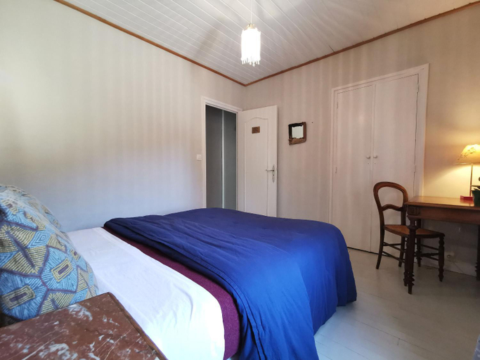 Bedroom 3, Maison de campagne paisible avec terrasse et animaux admis - FR-1-582-505, Haute-Loire