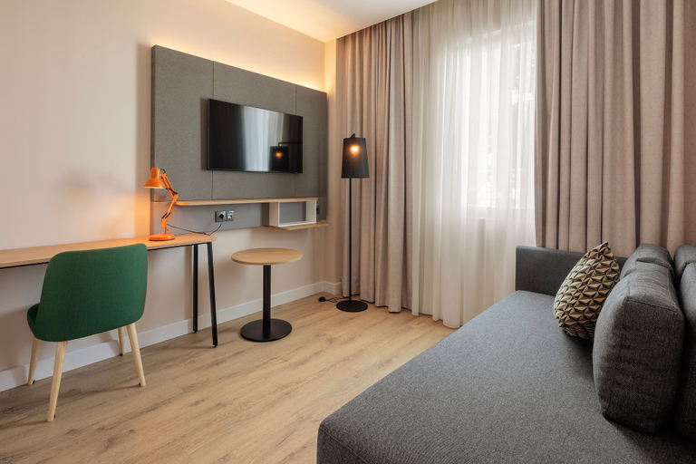 Holiday Inn Braga - Tap to explore photos