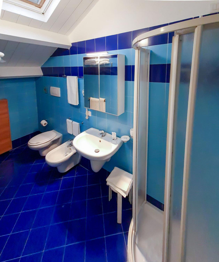 Bathroom 5, Marittimo Riccione, Rimini
