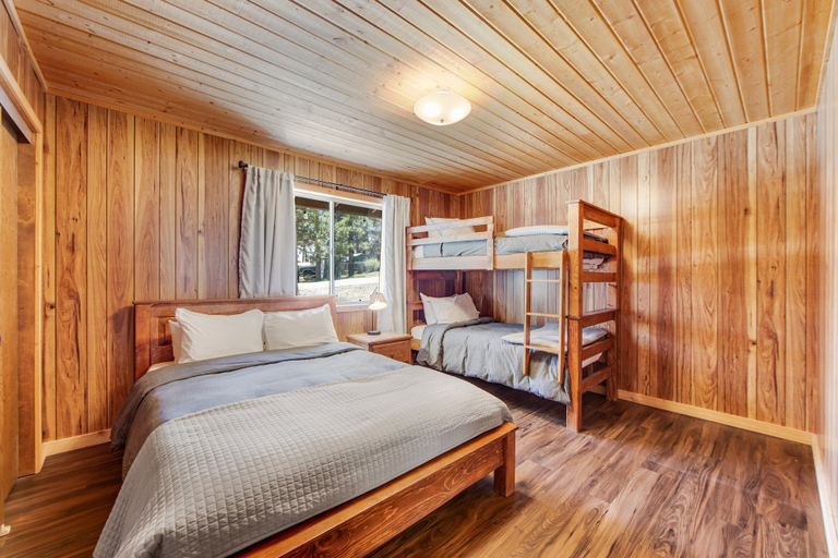 Room 4, Vista Sugarloaf #329, San Bernardino