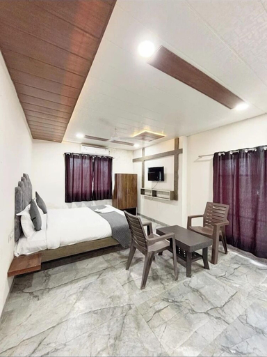 Room 3, Hotel Dhana Lakshmi Bliss, Dewas
