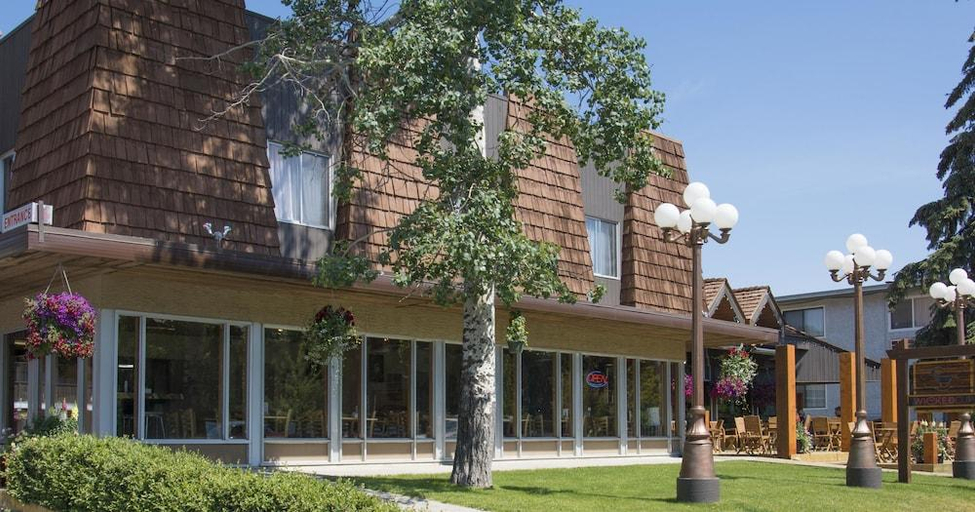 Others 5, Maligne Lodge, Division No. 15