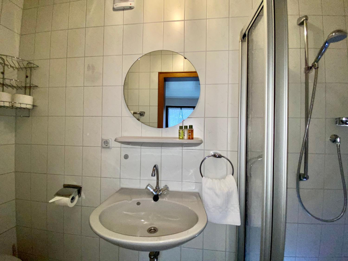 Bathroom 3, Winzerhaus im Oberdorf - FeWo u Zimmer - auch kombinierbar, Bernkastel-Wittlich