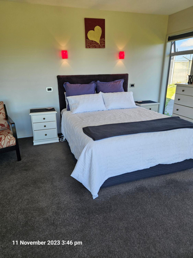 Others 5, House on the Hill, New Plymouth