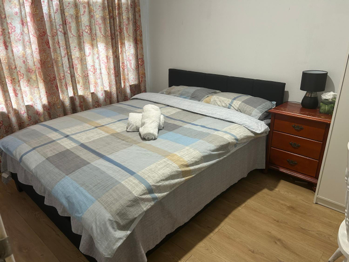 Bedroom 2, double room share bathroom and kitchen, Perth