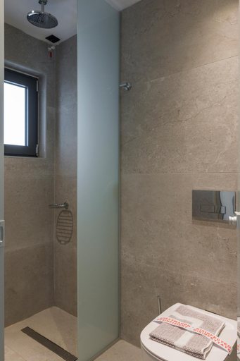 Bathroom 4, Mare Garden, Crete