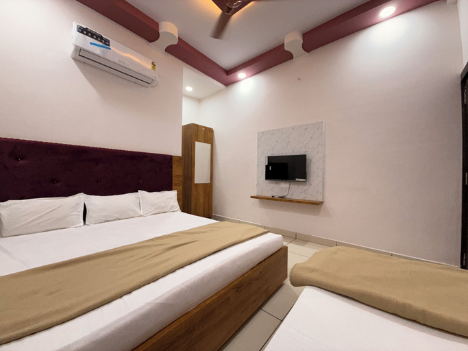 Room 5, Hotel Koti Tirth, Ujjain