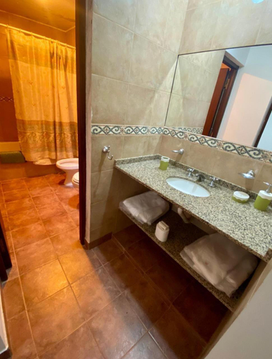 Bathroom 3, Pirpintos, Cabanas de San Lorenzo, Capital