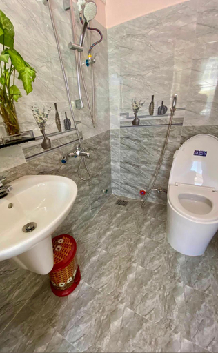 Bathroom, Nha nghi Nghia Nhan, Đà Lạt