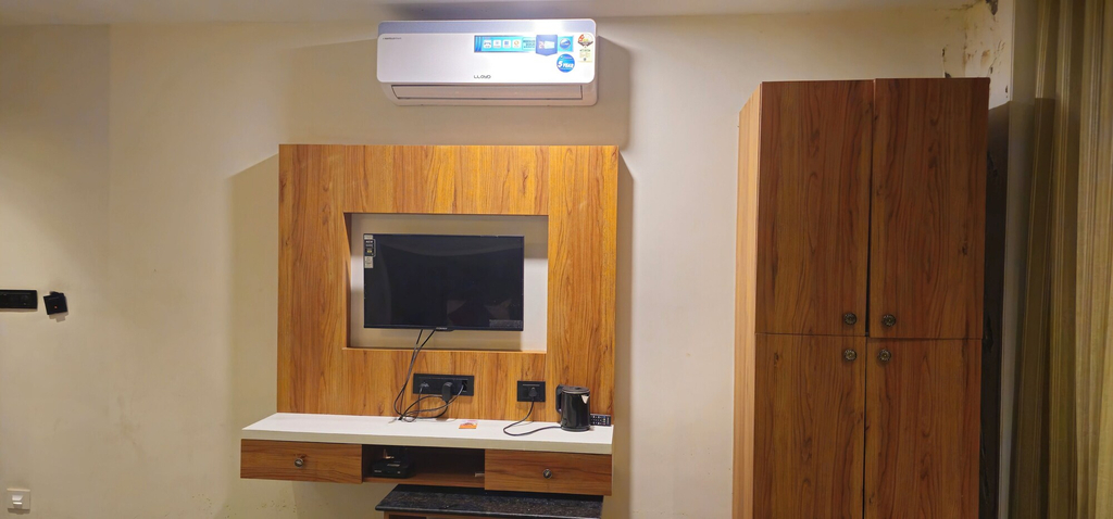 Room 3, Hotel Aatithy, Gandhinagar