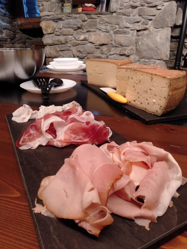 Food & Drinks 2, Nuit a Pleiney, Aosta