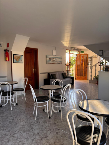 Others 5, Hostal Las Dunas, Almería
