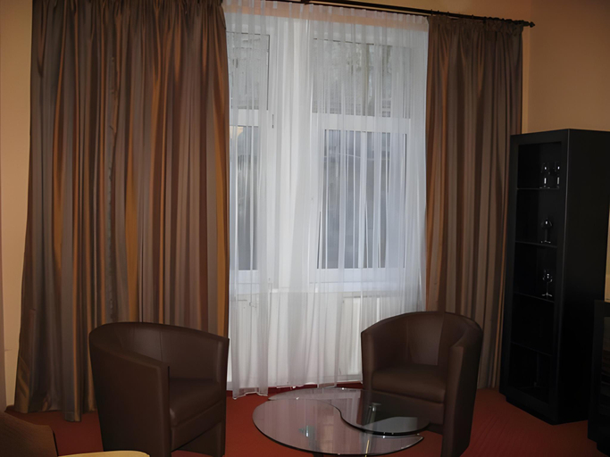 Others 3, Residence Goethe U Tri moureninu, Karlovy Vary